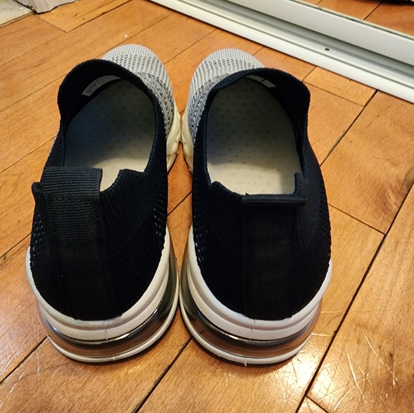 Brand new running shoes - Picture 3 of 5